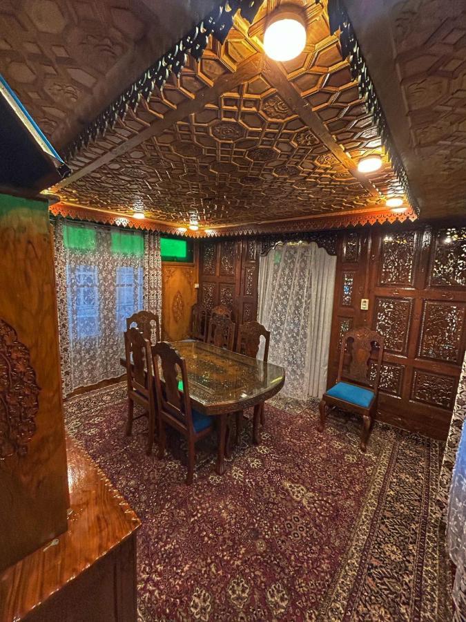 Exotic Young Shreen Houseboat Ξενοδοχείο Σριναγκάρ Εξωτερικό φωτογραφία