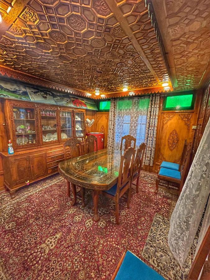 Exotic Young Shreen Houseboat Ξενοδοχείο Σριναγκάρ Εξωτερικό φωτογραφία