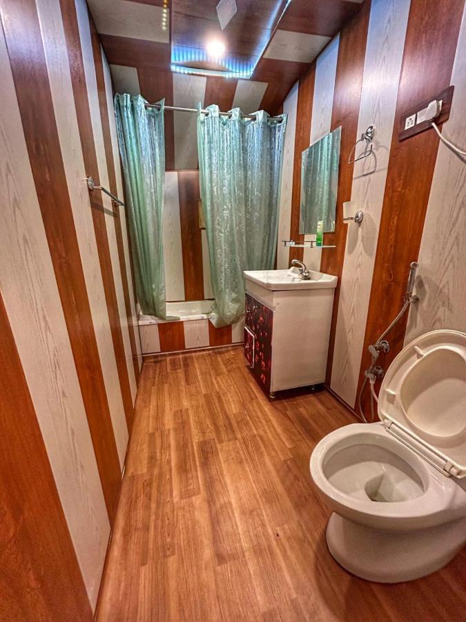 Exotic Young Shreen Houseboat Ξενοδοχείο Σριναγκάρ Εξωτερικό φωτογραφία