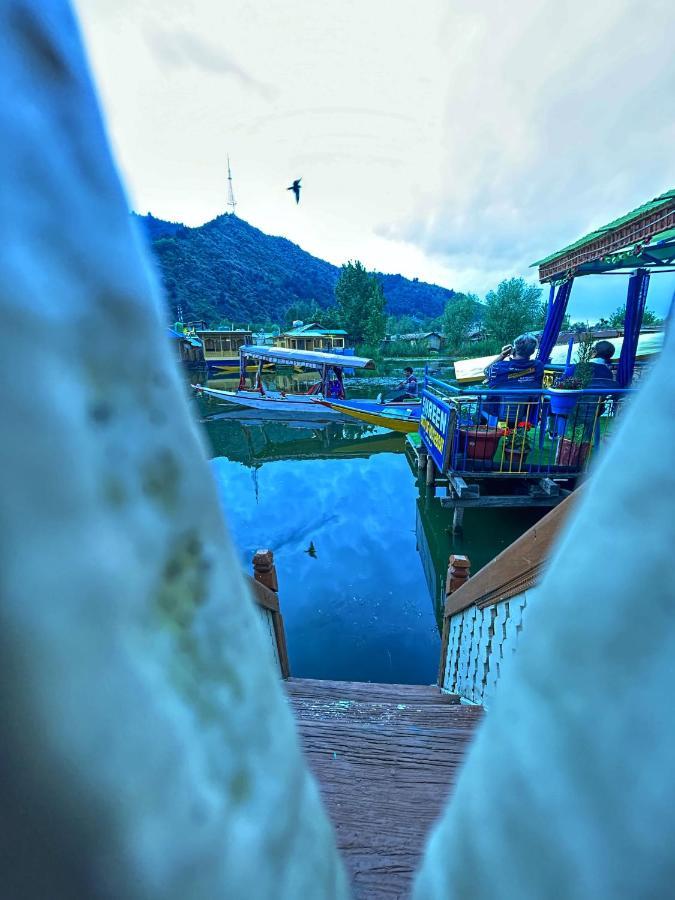 Exotic Young Shreen Houseboat Ξενοδοχείο Σριναγκάρ Εξωτερικό φωτογραφία