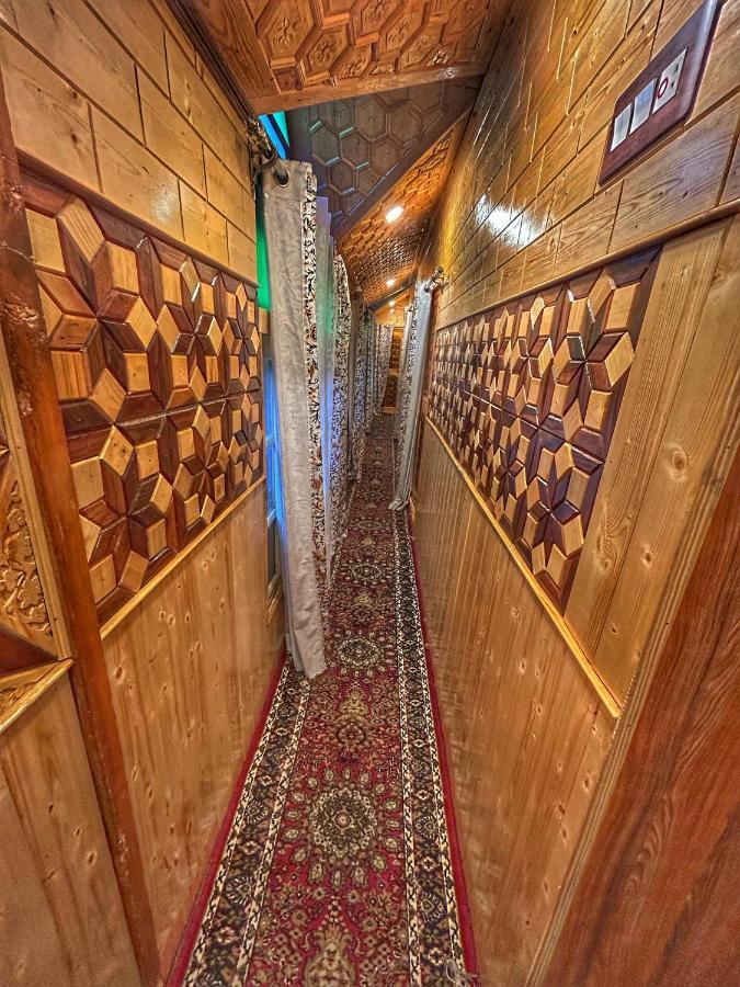Exotic Young Shreen Houseboat Ξενοδοχείο Σριναγκάρ Εξωτερικό φωτογραφία