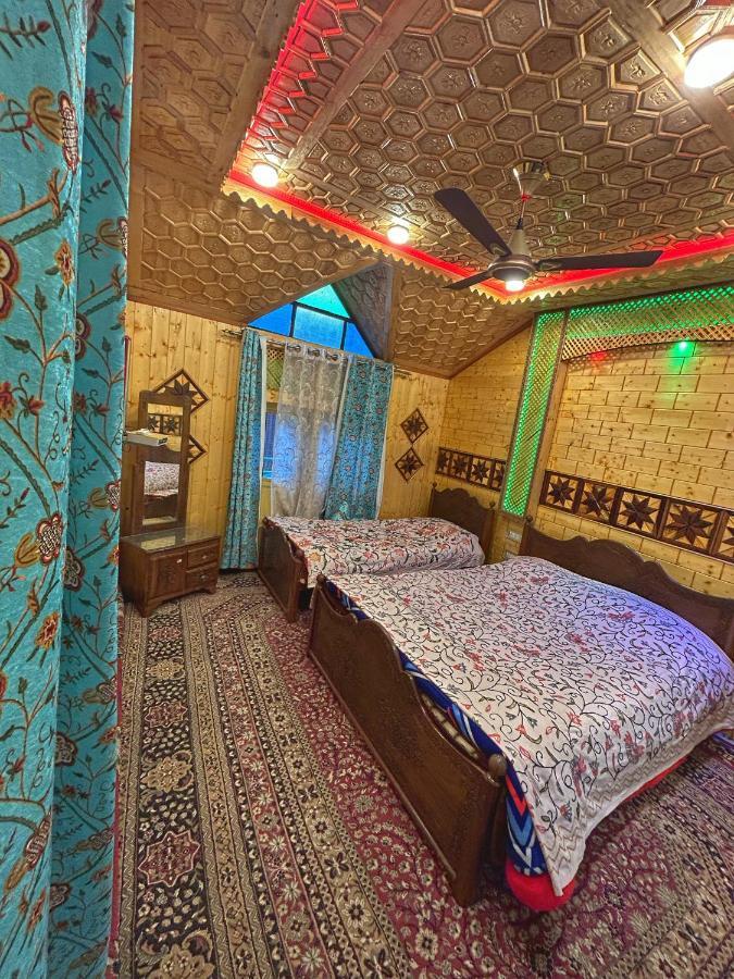 Exotic Young Shreen Houseboat Ξενοδοχείο Σριναγκάρ Εξωτερικό φωτογραφία